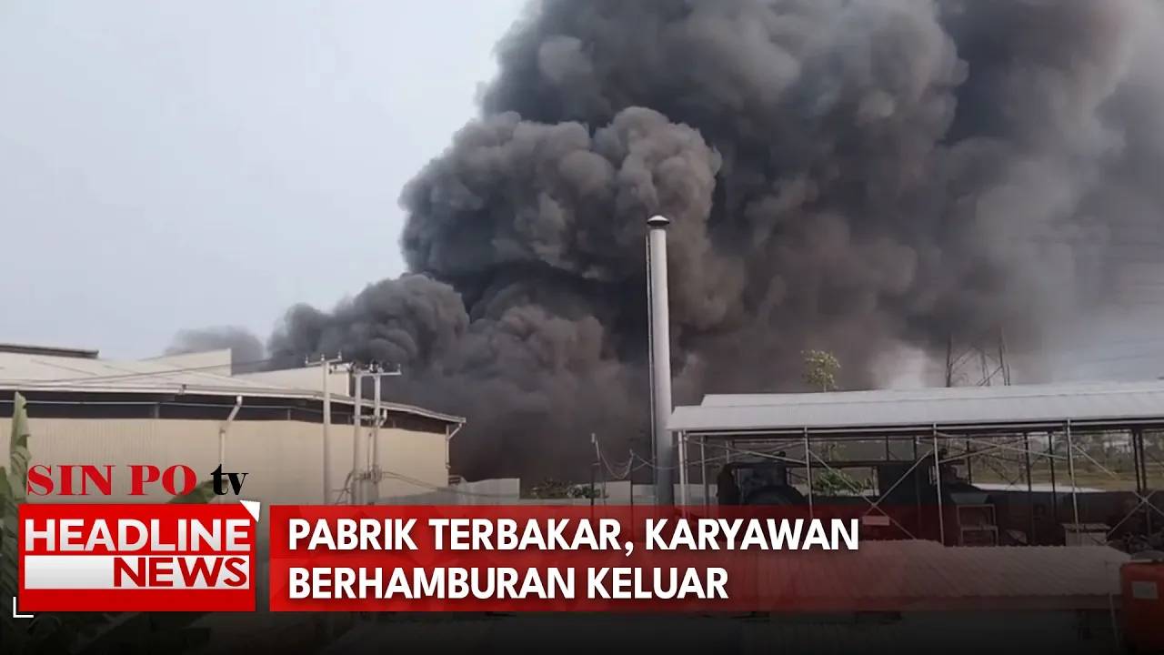 Pabrik Terbakar, Karyawan Berhamburan Keluar