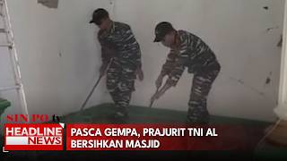 Pasca Gempa, Prajurit TNI AL Bersihkan Masjid