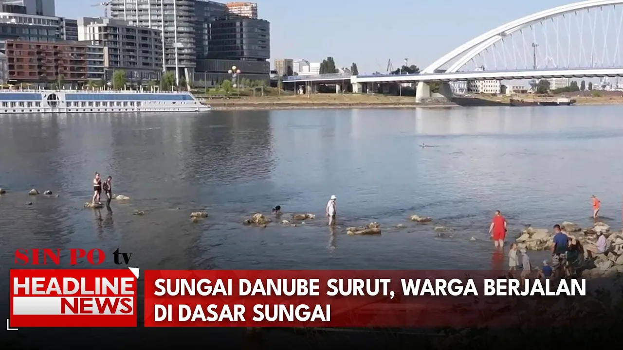 Sungai Danube Surut, Warga Berjalan Di Dasar Sungai