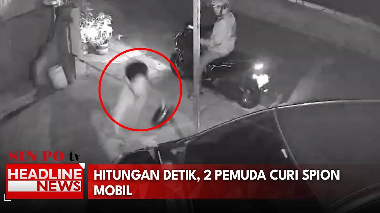 Terekam CCTV!  Hitungan Detik, 2 Pemuda Curi Spion Mobil