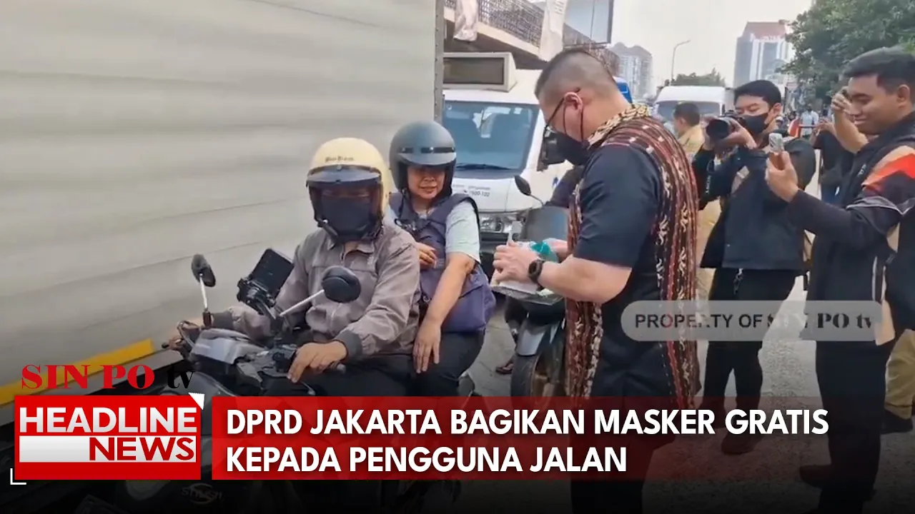 DPRD Jakarta Bagikan Masker Gratis Kepada Pengguna Jalan
